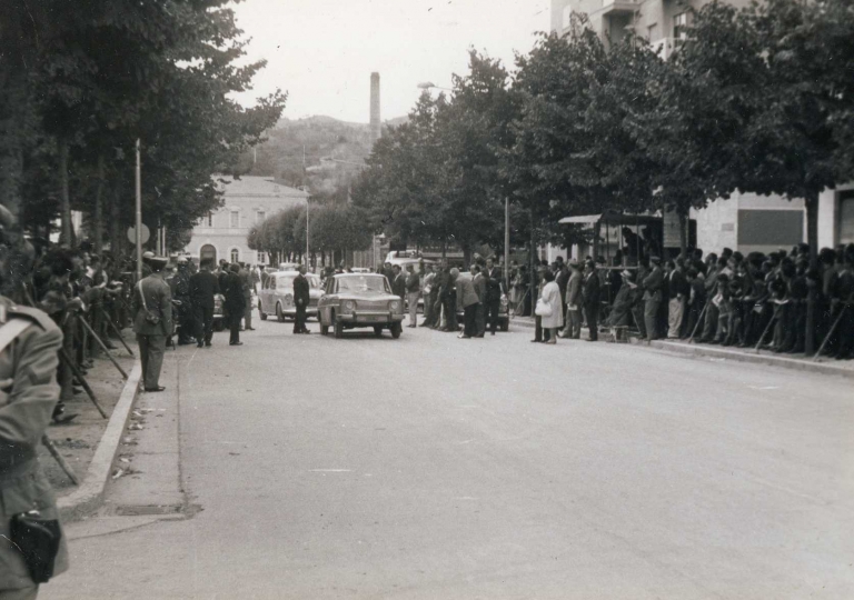 1963 Giordano Trazzi in partenza davanti al folto pubblico di Viale Marconi