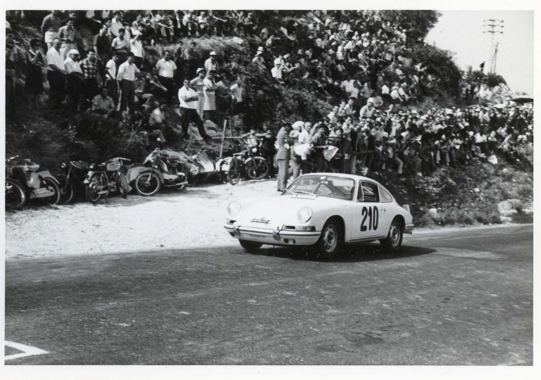 1967 Franco Sobrini su Porsche 912 all'uscita del primo tornante