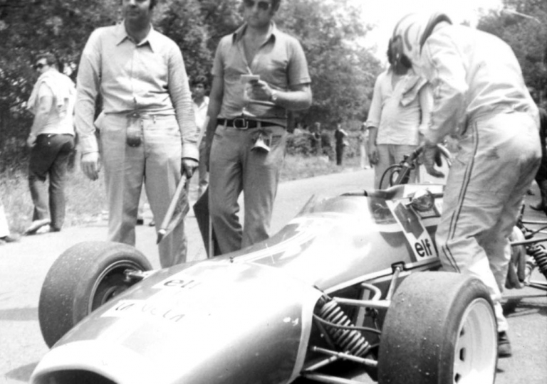 1972 'Franceschiello' lascia la sua Lotus F.3 in parco chiuso