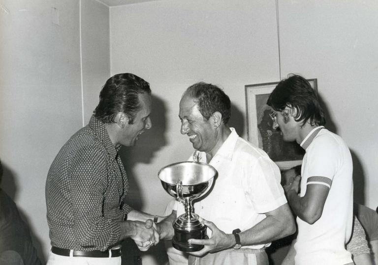 1972 Pietro Laureati festeggiato in premiazione